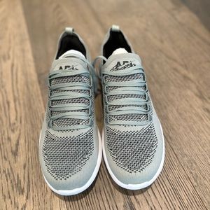 NEW IN BOX MENS APL sneaker